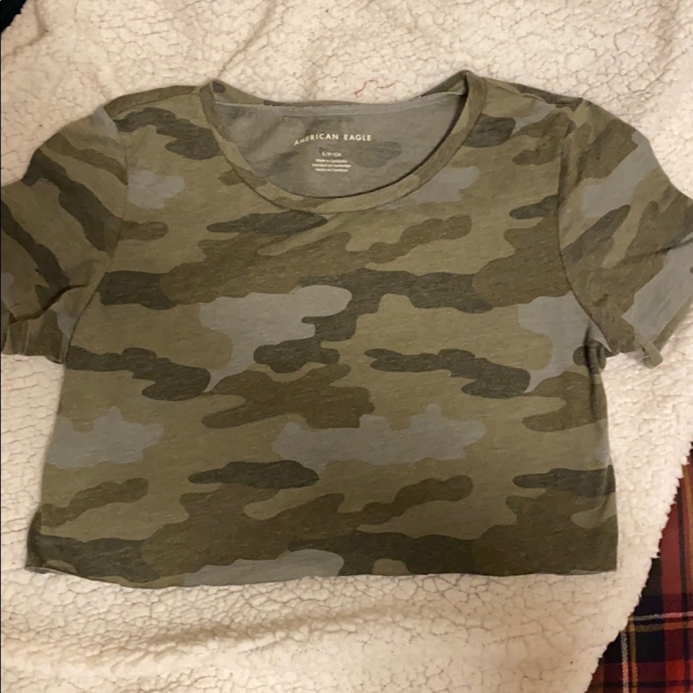 american eagle outfitters camo cropped shirt